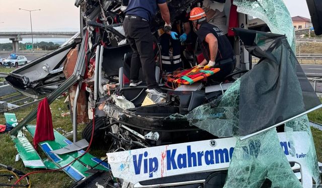 TEM'de yolcu otobüsünün bariyerlere çarptığı kazada ağır yaralanan kişi öldü