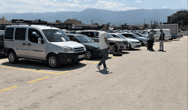 Oto Pazarı'nda araç çok, satış yok