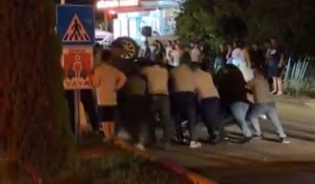 Bolu'da ters dönen otomobili, vatandaşlar düzeltti