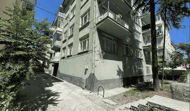 Aidat tartışması kanlı bitti, yönetici bıçaklandı