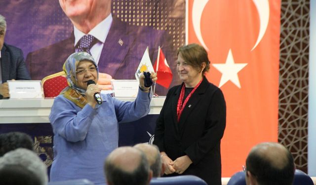 AK Parti’de üye çalışmasına altınlı teşvik