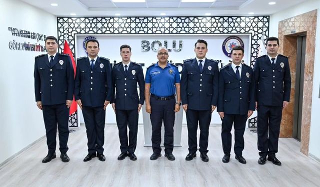 Bolu'da terfi eden polislere, rütbeleri takıldı
