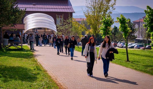 Bolu’ya öğrenci akını: BAİBÜ’de yer kalmadı