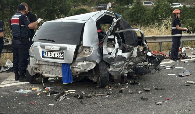 Bolu'da iki otomobilin çarpıştığı kazada 1 kişi öldü, 2 kişi ağır yaralandı