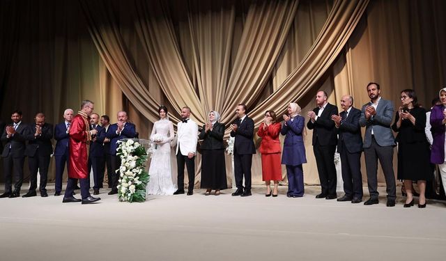 Türkiye bu düğünü konuşuyor 34 kişi nikah şahidi oldu