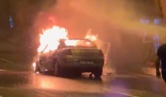 Bolu Dağı Tüneli’nde otomobil alev topuna döndü: Trafik kilitlendi