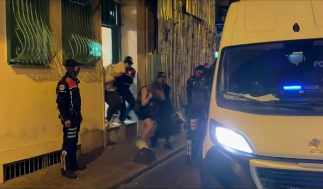 Fuhuş pazarlığı havadan tespit edildi: 27 gözaltı