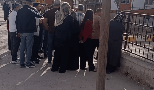 Kız öğrenci okula pompalı tüfekle geldi