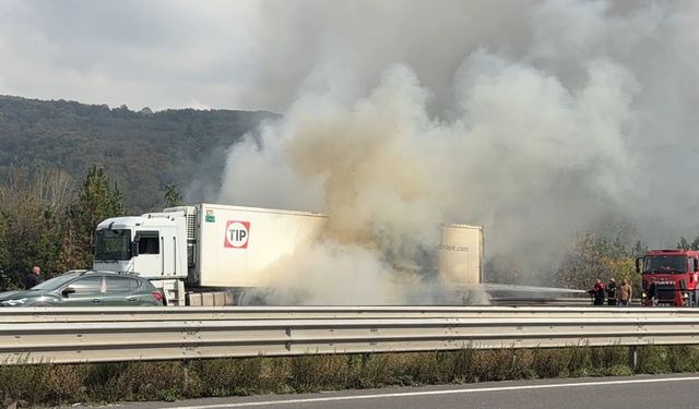 Bolu Dağı tünel çıkışında tır alev alev yandı