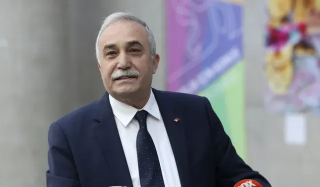 Ahmet Eşref Fakıbaba hem partisinden hem de milletvekilliğinden istifa etti