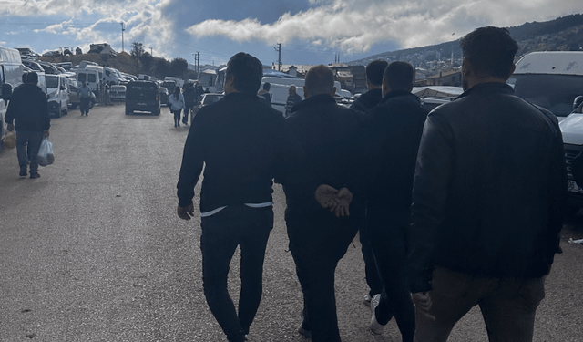Aranan hükümlü panayırda yakalandı