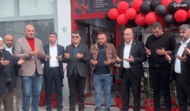 Bir ilimiz bu olayı konuşuyor! Fantezi iç giyim mağazası dualarla açıldı