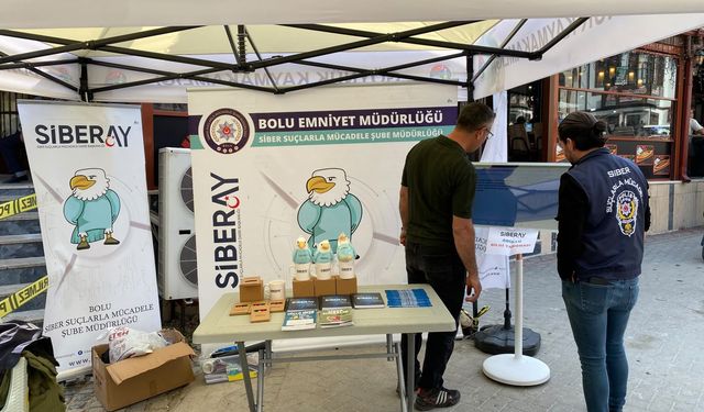 Bolu'da polis ekiplerinden panayırda siber güvenlik bilgilendirmesi
