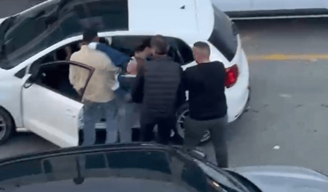 Dövüş antrenörü olduğunu söyleyen kadından yumruklu saldırı