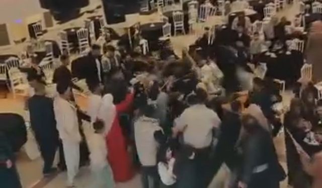 Düğün salonunda takı kavgası: Tekme, yumruk ve sandalyeler havada uçuştu