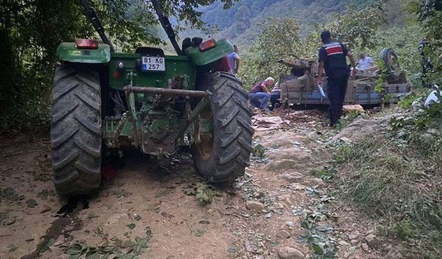Düzce’de traktör römorku devrildi 11 yaralı