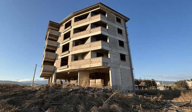 İnşaatın 5. katından düşen işçi ağır yaralandı