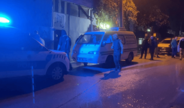 İş yerinin çatısından düşen adam öldü
