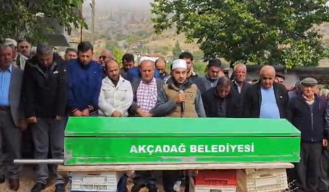 Kalp krizi geçirerek hayatını kaybeden anne ve oğlu defnedildi