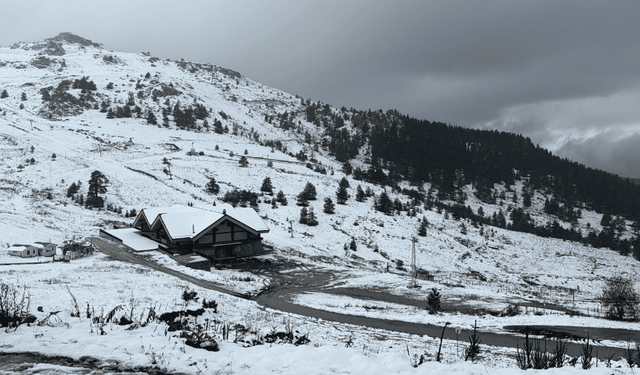 Kartalkaya’da kar yağışı aralıklarla etkisini sürdürüyor