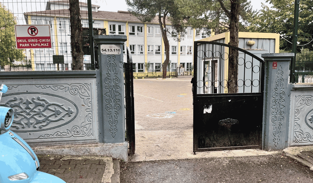 Öğrencilerin kavgasını ayıran hizmetli darbedildi, öğretmen baygınlık geçirdi