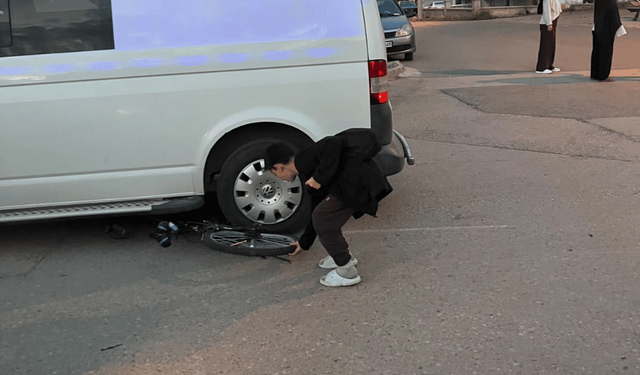 Panelvanın çarptığı bisikletli çocuk yaralandı