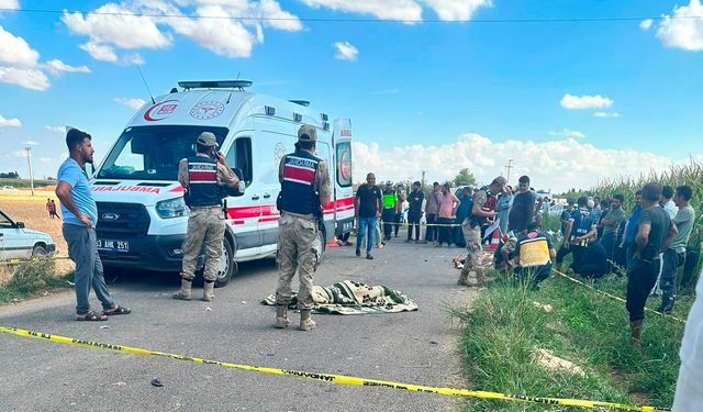Tarım makinesi mibzere çarpan 2 genç olay yerinde hayatını kaybetti