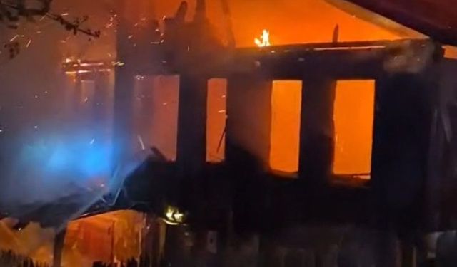 Bolu’da yıldırım sonrası çıkan yangın evi sardı!