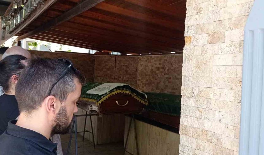 Sokak ortasında öldürülen baba ve oğlu defnedildi