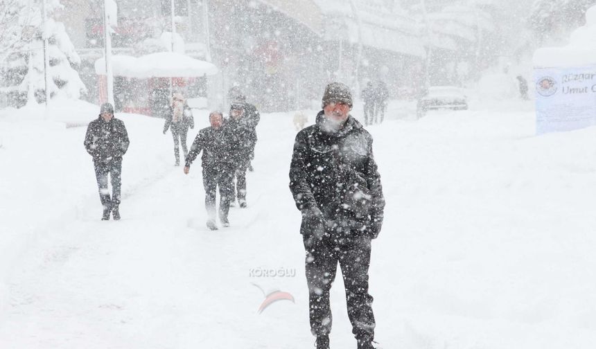 Bolu’da kar kalınlığı 50 santimetreyi buldu