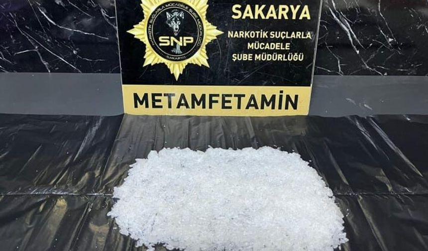 İstanbul'dan Eskişehir'e uyuşturucu götüren zanlı Sakarya'da yakalandı