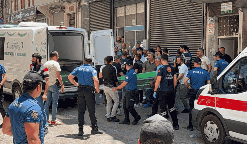 Önce eşini öldürdü sonra kendisini astı
