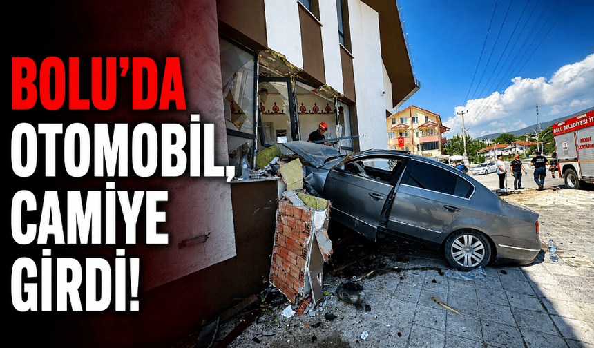 Bolu’da otomobil camiye çarptı!