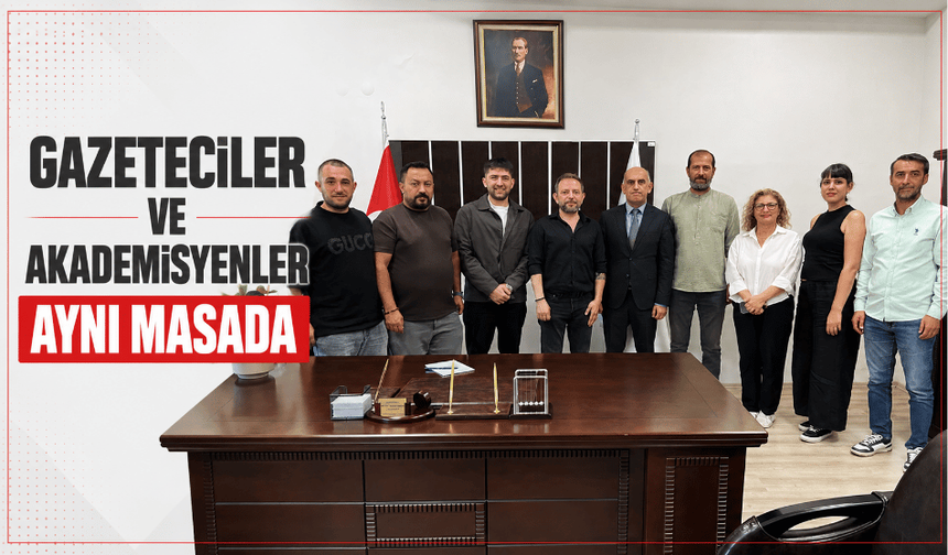 GAZETECİLER VE AKADEMİSYENLER AYNI MASADA