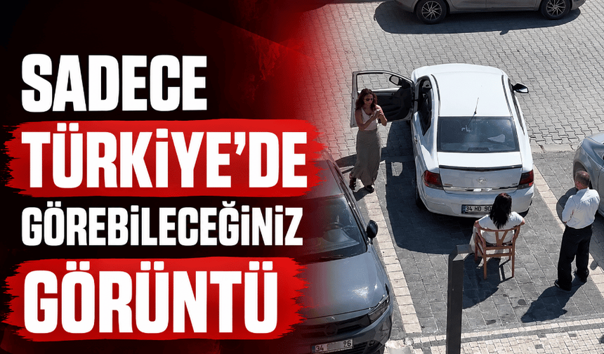 Sandalyeye oturarak kadın sürücünün park etmesini engelledi