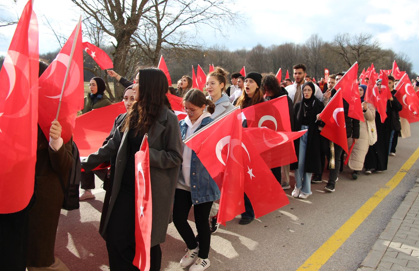 Bolu'da üniversitede "Şehitleri Anma Teröre Lanet Yürüyüşü" düzenlendi