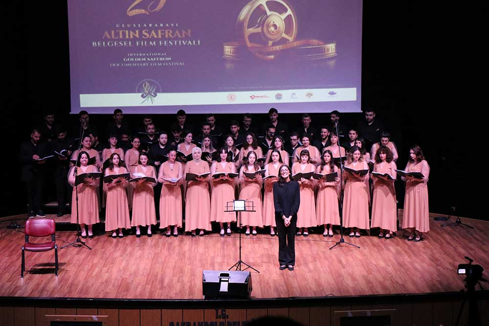 Altın Safran Festivali'nin meşalesi çeyrek asır için yandı