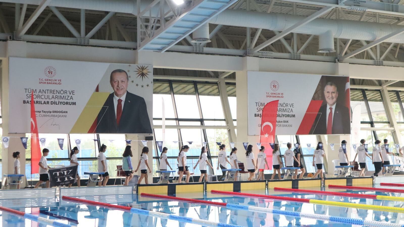 Yüzme Sporcular Yarışma (2)