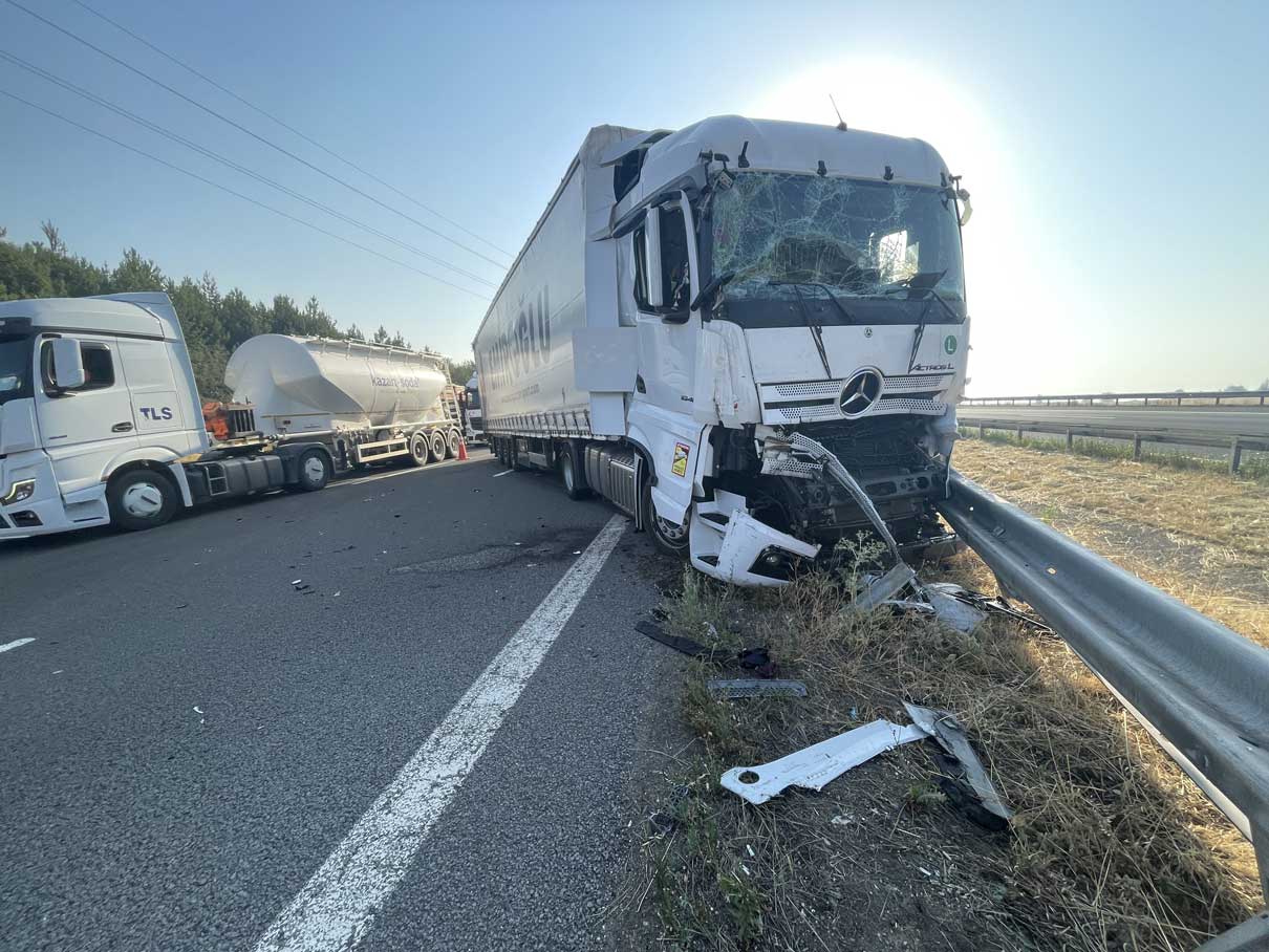 Tır Kaza Yol Kapandı