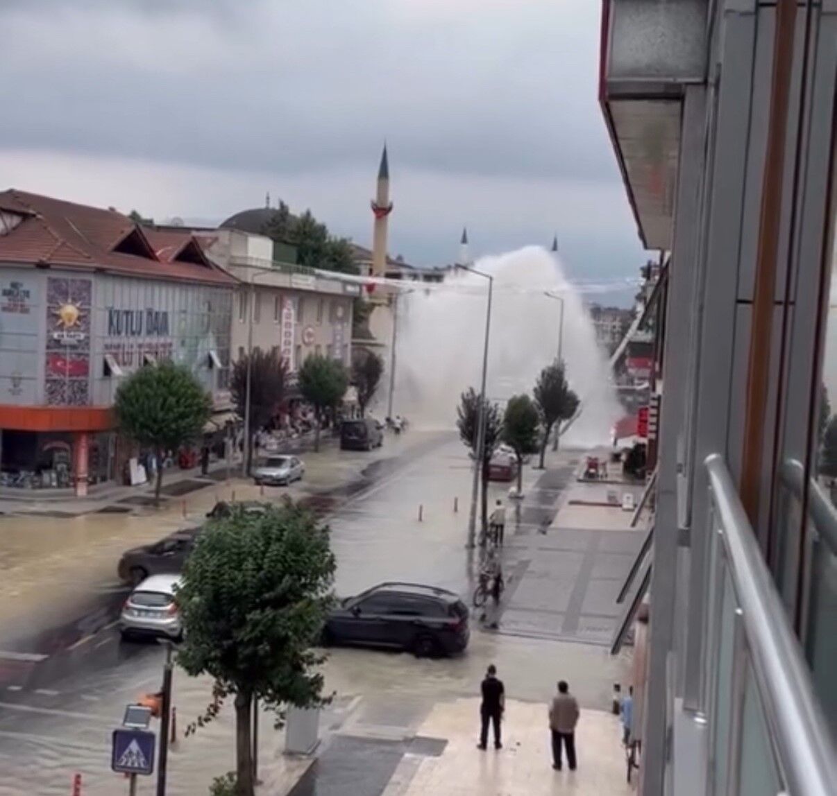 Düzce Su Borusu Patladı (1)