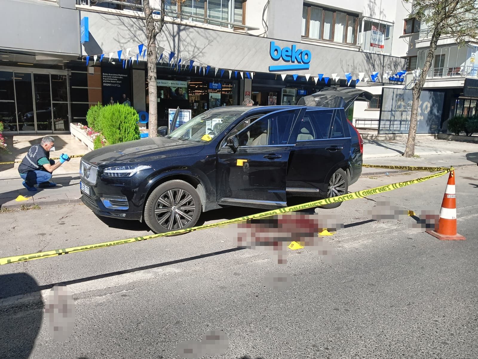 Patronuna kurşun yağdırdı, yetmedi kulağını kopardı