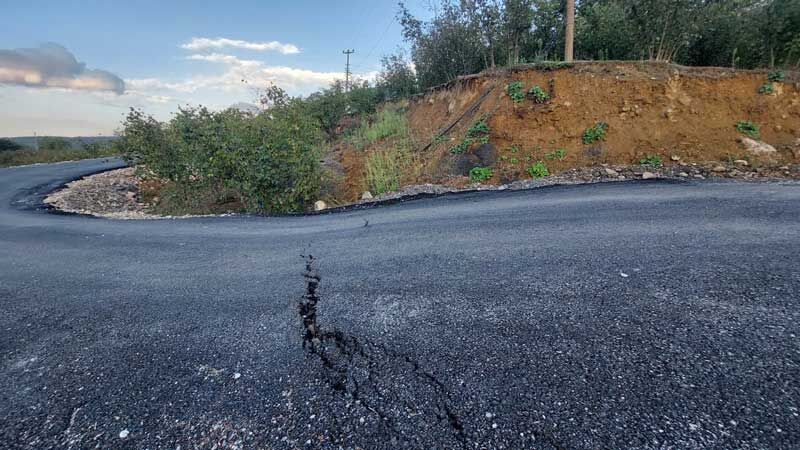 Sakarya'da Toprak Kayması (4)