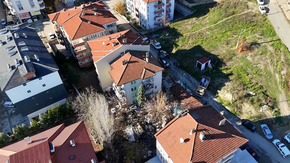 Evden 10 Kamyon Çöp Çıktı (2)