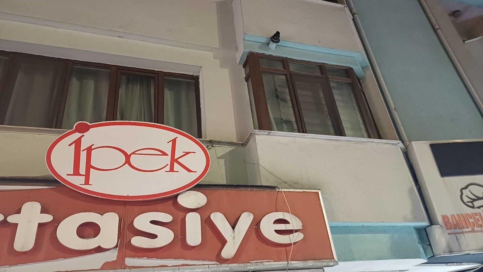 Bolu’da Esnafın Büyük Mağduriyeti Katarlı Vatandaşın Evi Başa Bela Oldu (4)