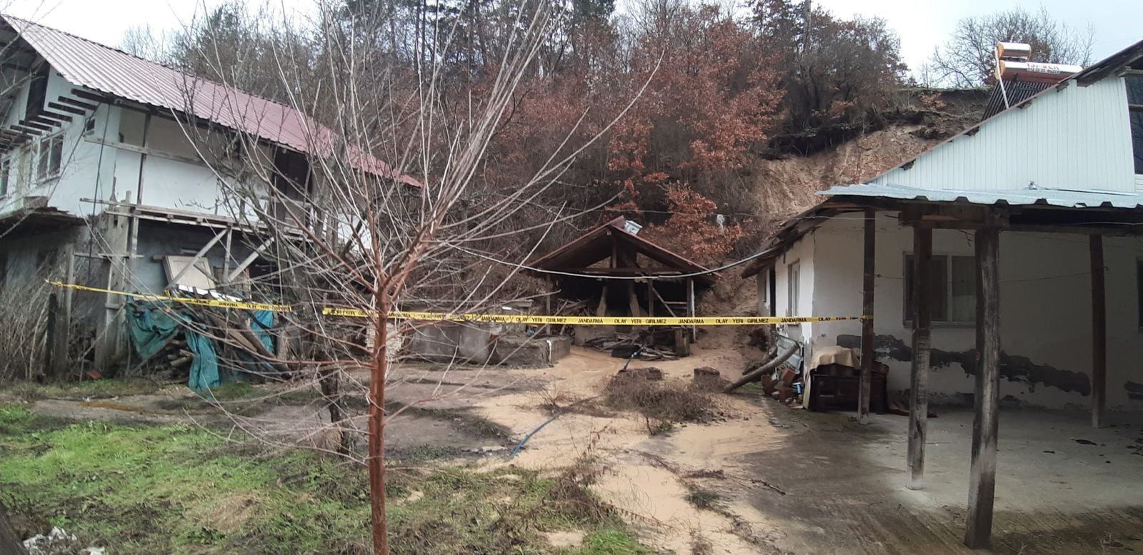 Bolu'da Heyelan 3 Ev Boşaltıldı (4)