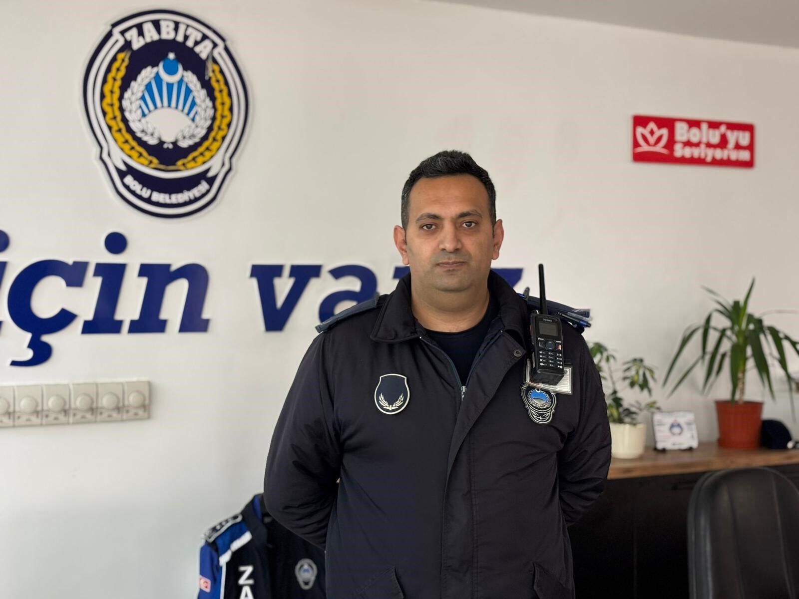 Bolu’da Örnek Davranış Türk Bayrağının Enkazın Altında Kalmasına Gönlü El Vermedi (2)