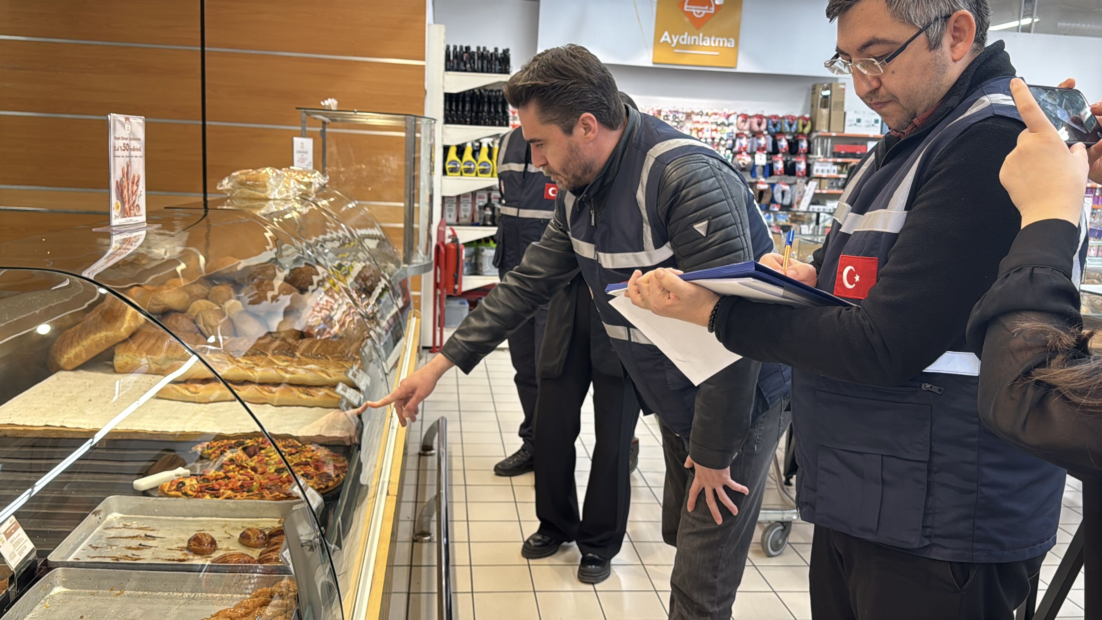 Bolu'da Ramazan Öncesi Market Ve Mağazalarda Fiyat Denetimi Yapıldı (1)