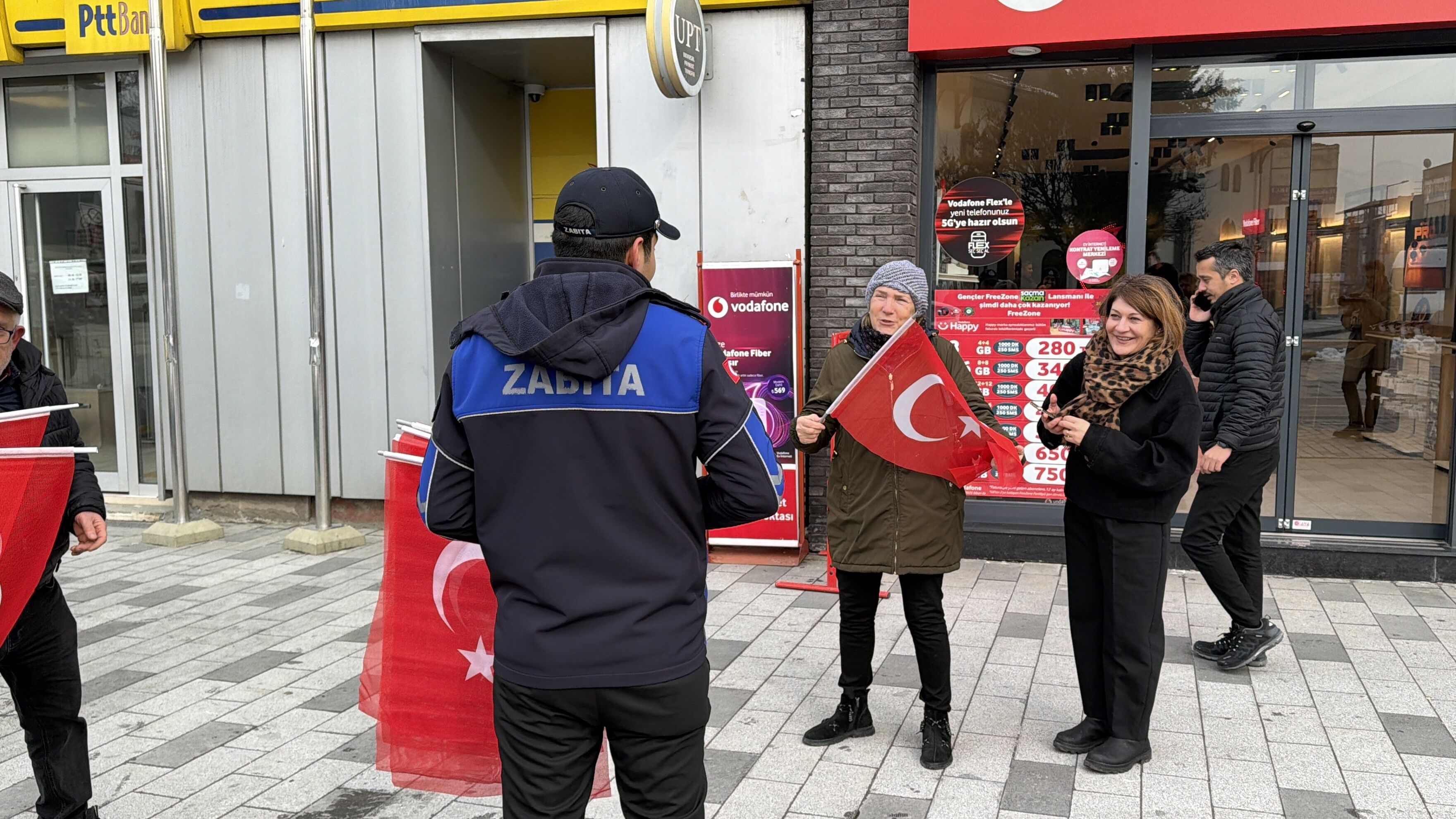 Düzce Bayrak Dağıtma (4)