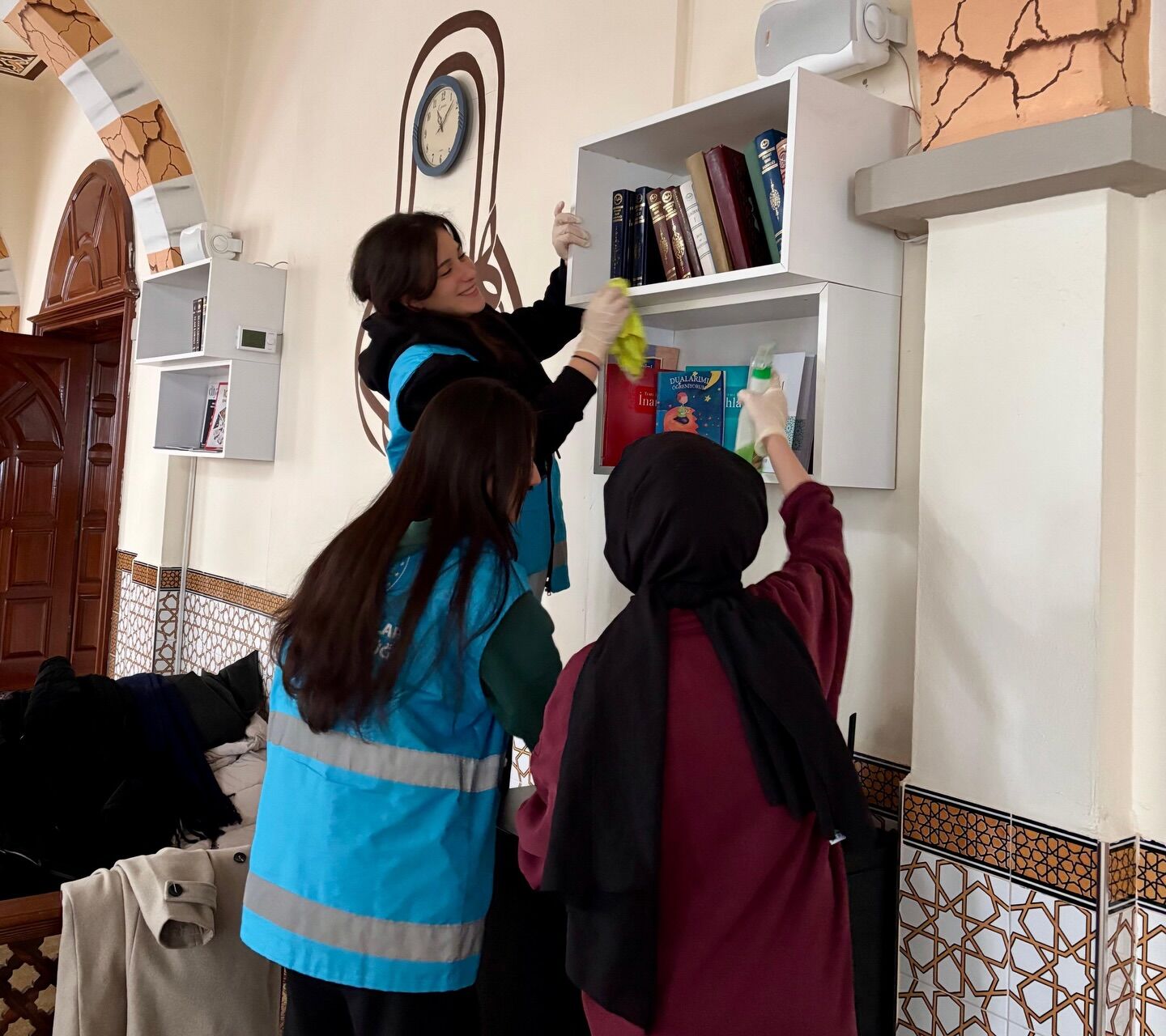 Öğrenciler Cami Temizledi (2)