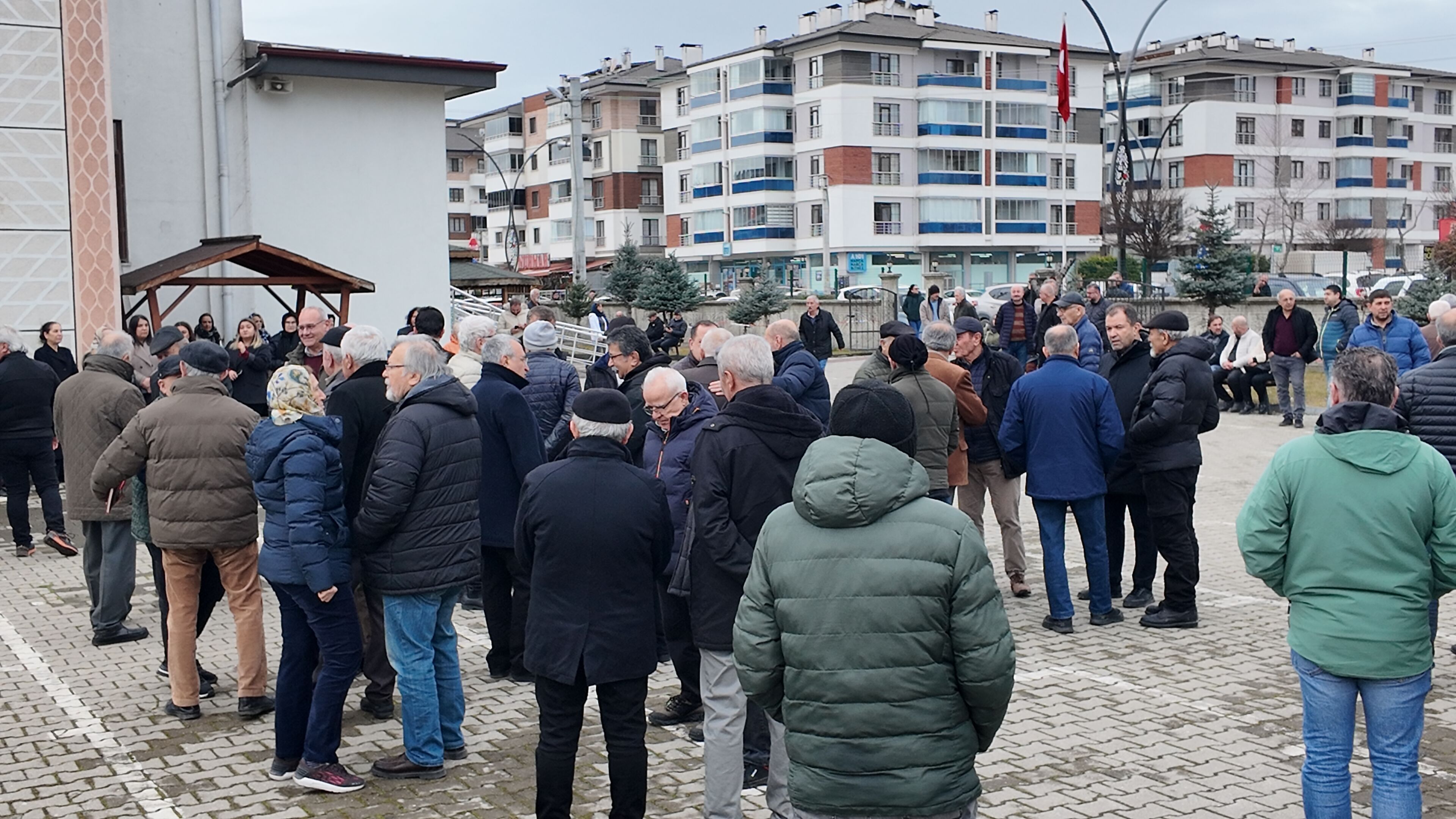 Bolu’da Usta Fotoğrafçı Mete Ferah Son Yolculuğuna Uğurlandı (2)
